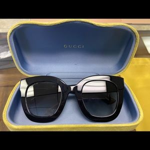 Like new Gucci sunglasses, with case and original receipt